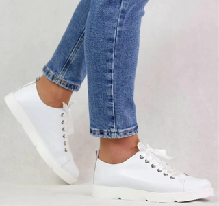 Białe półbuty damskie z włoskiej skóry naturalnej sznurowane Gino Fabiani - Produkt Polski