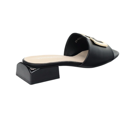 Czarne eleganckie klapki damskie z klamrą na niskim obcasie VINCEZA