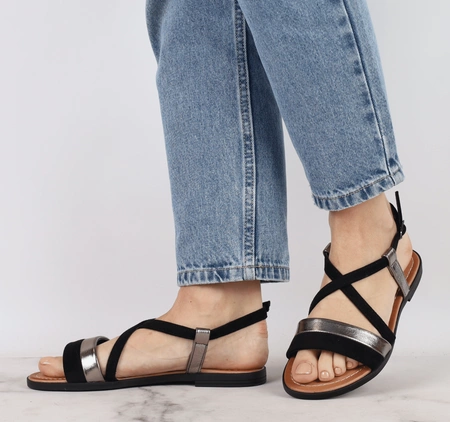 Czarne płaskie sandały na cienkich paseczkach Jezzi