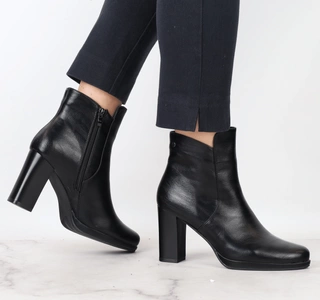 Czarne botki zimowe na wysokim obcasie i platformie Jezzi