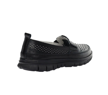 Całe czarne skórzane mokasyny ażurowe na sportowej podeszwieJezzi