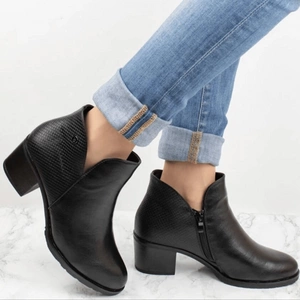 Czarne botki zimowe komfortowe z wycięciem na kostce Jezzi