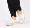 Skórzane białe damskie tenisówki eleganckie szyte wsuwane półbuty Jezzi