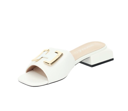 Białe eleganckie klapki damskie na niskim obcasie VINCEZA