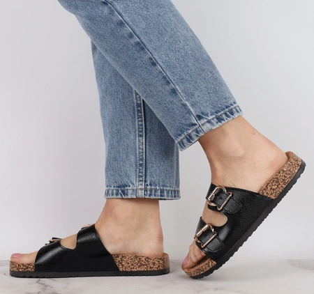 Czarne regulowane klapki damskie na korkowej podeszwie Jezzi