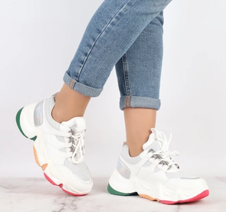 Białe sneakersy na kolorowej podeszwie damskie