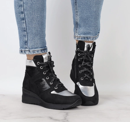 Bardzo eleganckie półbuty damskie ze skóry naturalnej na koturnie Polskie Gino Fabiani