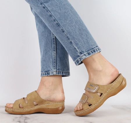 Profilowane klapki damskie na rzepy i grubej podeszwie Jezzi