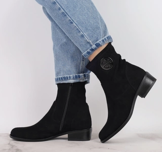 Czarne botki zamszowe na płaskim obcasie eleganckie Jezzi