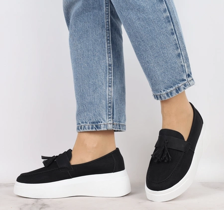 Czarne mokasyny damskie z frędzlami na białej platformie Mc Braun