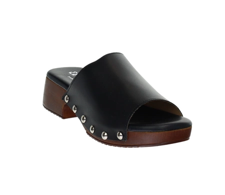 Czarne klapki skórzane z ćwiekami drewniaki rokowe Hiszpańskie El Pimpi