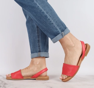 Czerwone skórzane sandały damskie płaskie El Pimpi - Made in Spain