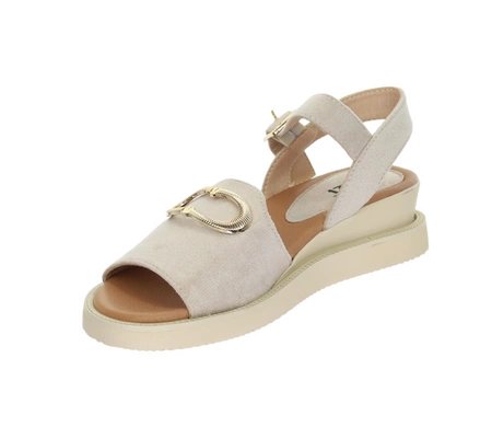 Eleganckie i wygodne sandały beżowe na niskiej koturnie Jezzi