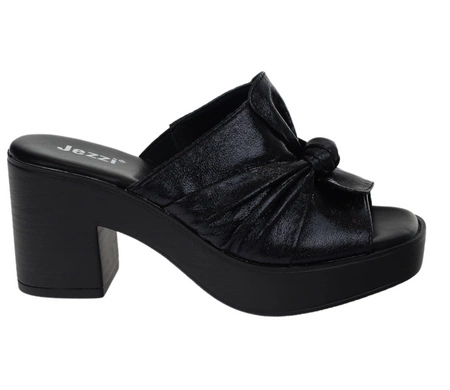 Czarne klapki damskie na obcasie i platformie Jezzi