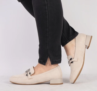 Beżowe eleganckie półbuty damskie wsuwane na płaskim obcasie Jezzi