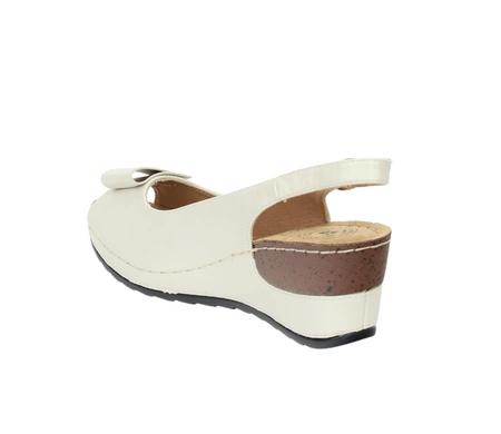 Eleganckie i wygodne sandały damskie na koturnie szyte Jezzi