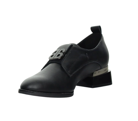 Wizytowe półbuty damskie skórzane na niskim obcasie VINCEZA