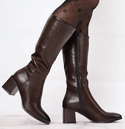 Brązowe czekoladowe kozaki zimowe na obcasie skórzane Jezzi