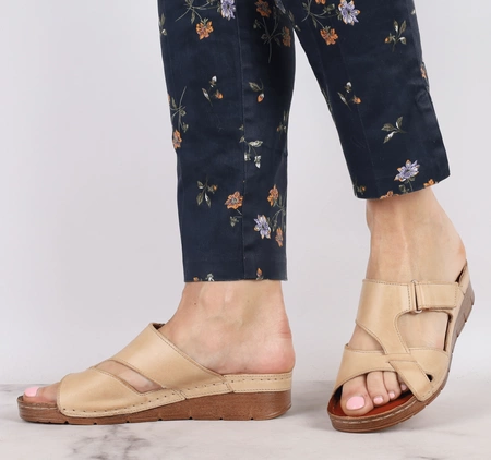 Eleganckie i komfortowe klapki damskie skórzane na rzep Gino Fabiani - Produkt Polski