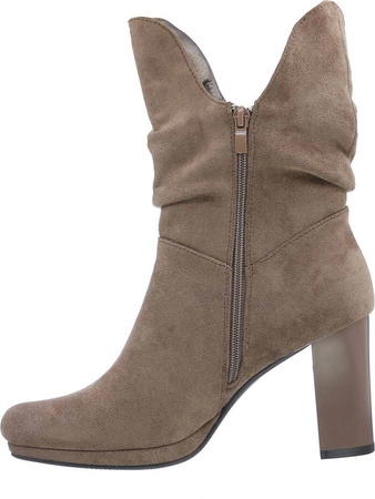 Brązowe botki czekoladowe zamszowe na obcasie i delikatnej platformie Jezzi