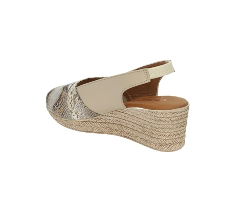 Beżowe sandały skórzane na koturnie ze wzorem wężowej skóry El Pimpi