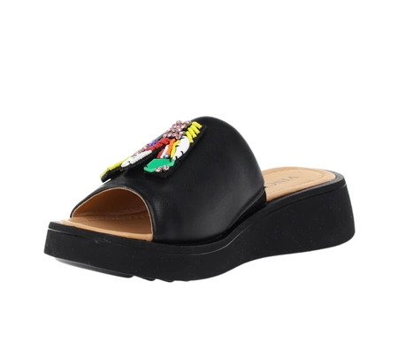 Czarne skórzane klapki damskie na grubej podeszwie VINCEZA