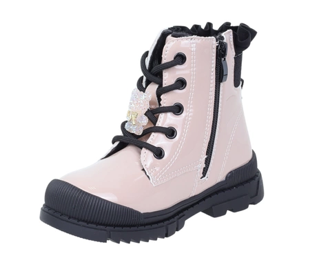 Beżowe lakierowane botki dziecięce dla dziewczynki na czarnej traperowej podeszwie Moss E