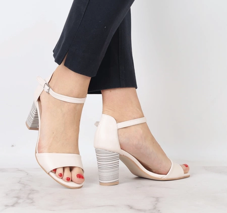 Eleganckie sandały na wysokim obcasie słupku z zakrytą piętą Azali - Produkt Polski