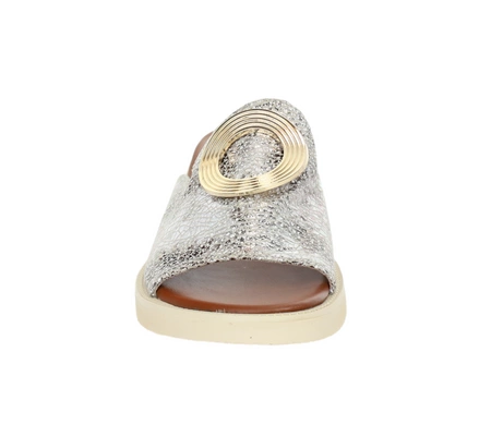 Złote komfortowe i eleganckie klapki damskie na lekkiej koturnie Daszyński