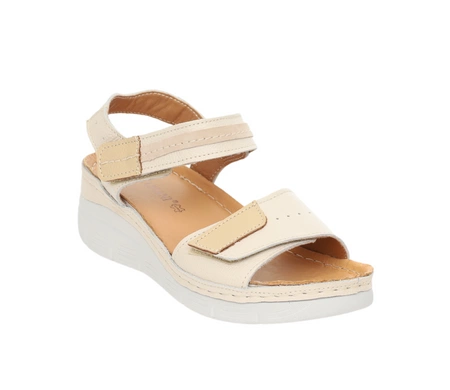 Beżowe eleganckie i wygodne sandały damskie ze skóry naturalnej szyte w Polsce Gino Fabiani