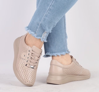 Cieliste adidasy damskie ze skóry naturalnej z ażurową, oddychającą cholewką VINCEZA