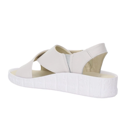 Białe skórzane sandały damskie na komfortowej niskiej koturniePolskie Helios model 132