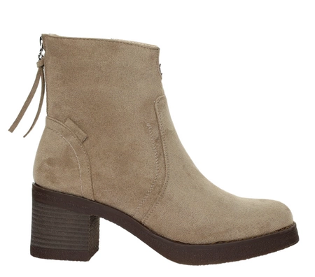 Zamszowe botki beżowe na zimę na wygodnym obcasie Daszyński