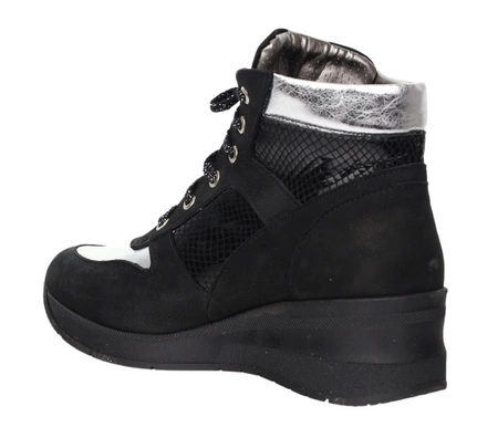 Bardzo eleganckie półbuty damskie ze skóry naturalnej na koturnie Polskie Gino Fabiani