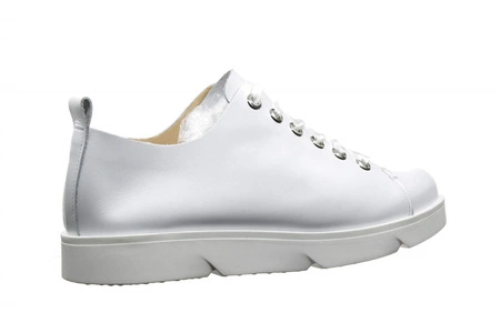 Białe półbuty damskie z włoskiej skóry naturalnej sznurowane Gino Fabiani - Produkt Polski