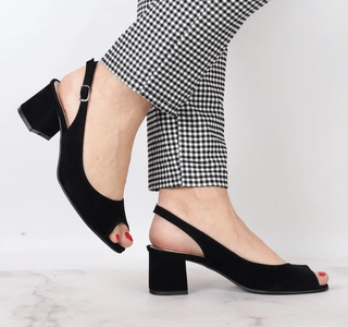 Czarne zamszowe sandały damskie na niskim obcasie eleganckie i komfortowe  Azali - Produkt Polski