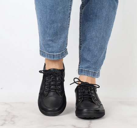 Czarne półbuty damskie skórzane komfortowe Helios model 357