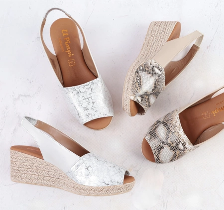 Beżowe sandały skórzane na koturnie ze wzorem wężowej skóry El Pimpi