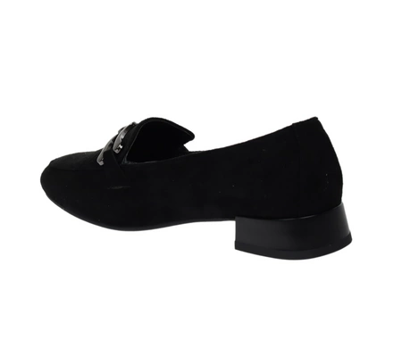 Czarne zamszowe półbuty damskie eleganckie na płaskim obcasie z klamrą Jezzi