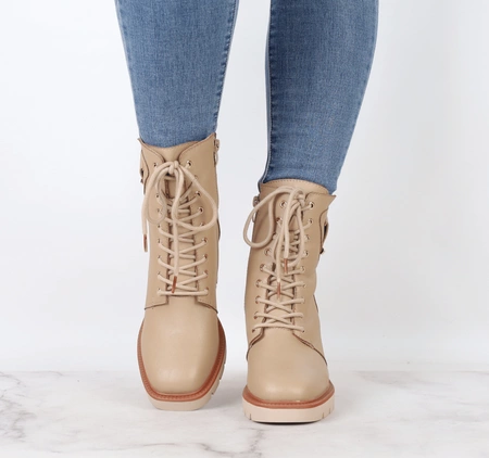 Modne traperki beżowe ocieplane na słupku i platformie Jezzi