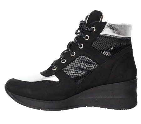 Bardzo eleganckie półbuty damskie ze skóry naturalnej na koturnie Polskie Gino Fabiani