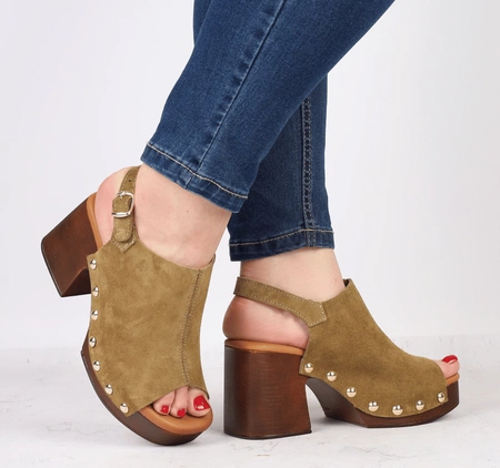 Skórzane sandały na wysokim obcasie i platformie z ćwiekami Hiszpańskie El Pimpi