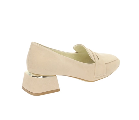 Beżowe eleganckie półbuty damskie wsuwane na niskim obcasie AZALI