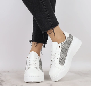 Modne sneakersy damskie sznurowane na białej platformie Mc Braun