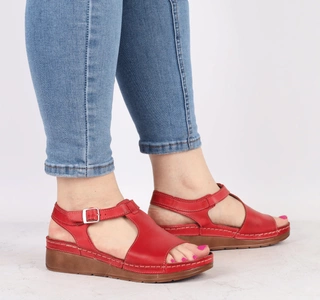 Czerwone płaskie sandały damskie skórzane Gino Fabiani - Produkt Polski