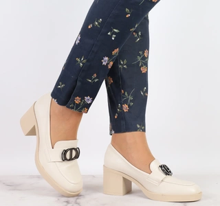 Beżowe mokasyny na obcasie i platformie półbuty eleganckie Jezzi