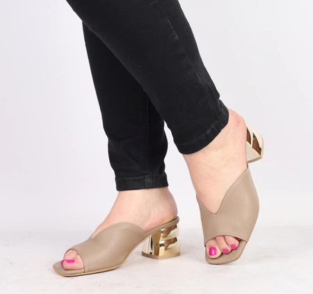 Eleganckie klapki damskie na złotym obcasie ślubne AZALI