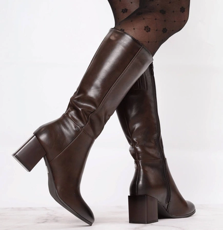 Brązowe czekoladowe kozaki zimowe na obcasie skórzane Jezzi