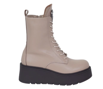 Skórzane beżowe botki damskie na platformie eleganckie i wygodne