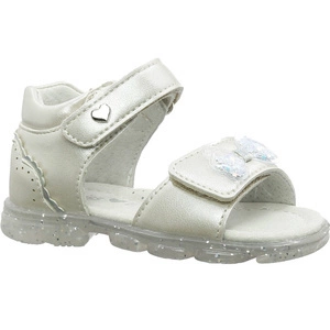 Sandały dziecięce białe regulowane Miss E